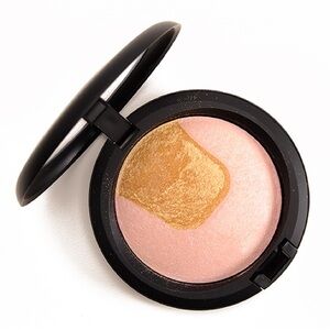 MAC Centre of Attention Mineralize Skinfinish MSF Highlighter Divine Night NEW